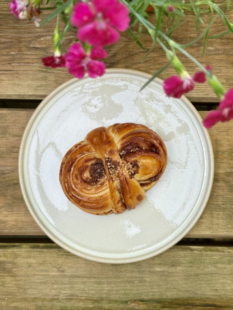 Cinnamon Bun bij Bartine In Den Haag